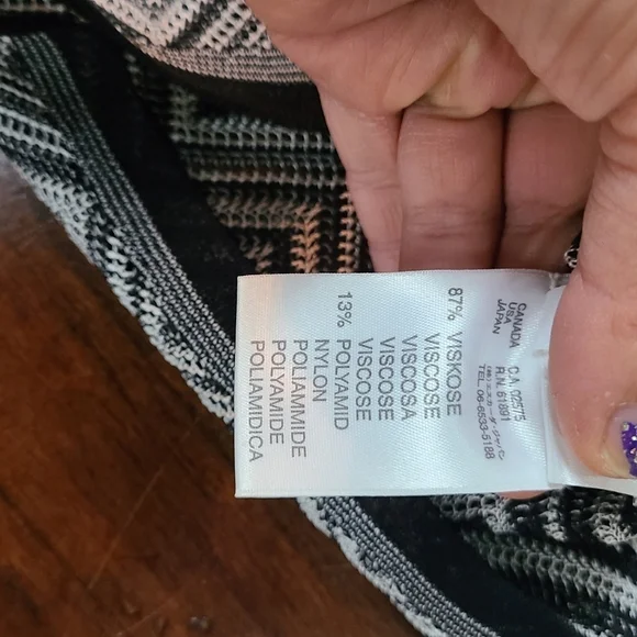 2PC Escada Ensemble - Picture 7 of 14